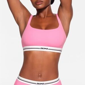 Kim Kardashian Skims Fits everybody logo scoop bralette in navy size XS NWT